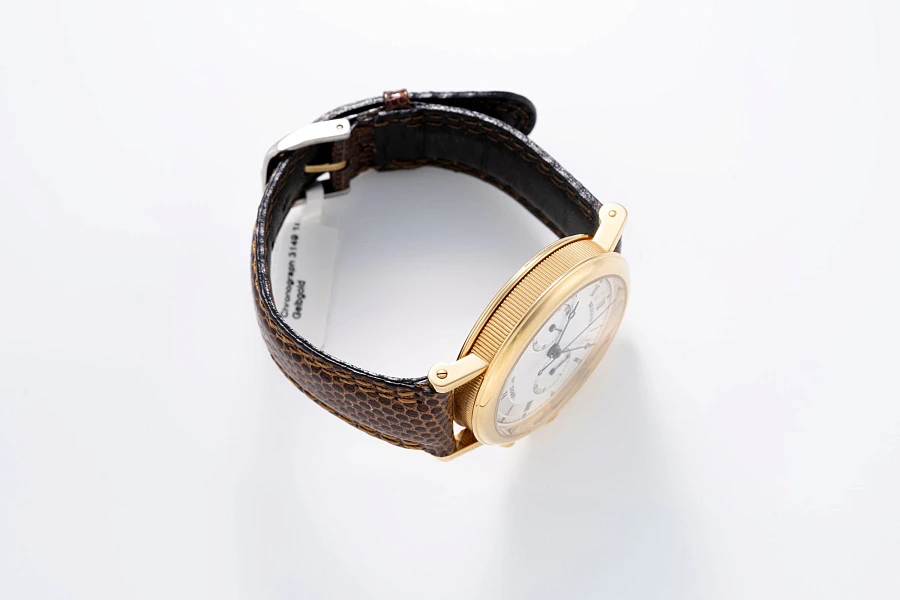 Classique Chronograph Ref. 5237 in 18k Yellow Gold