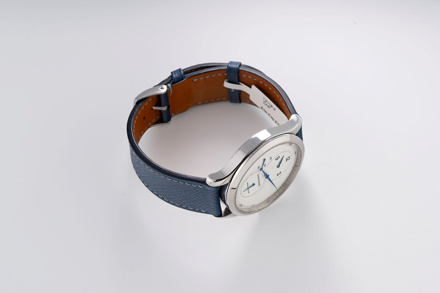 Régulateur in Stainless Steel