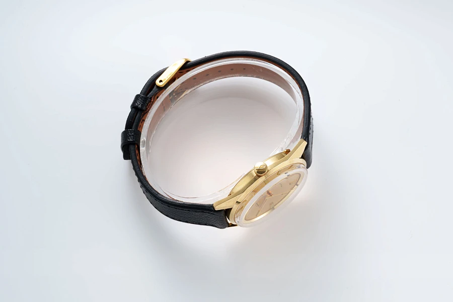 Angular Dress Watch Ref. 1810 in 18k Yellow Gold