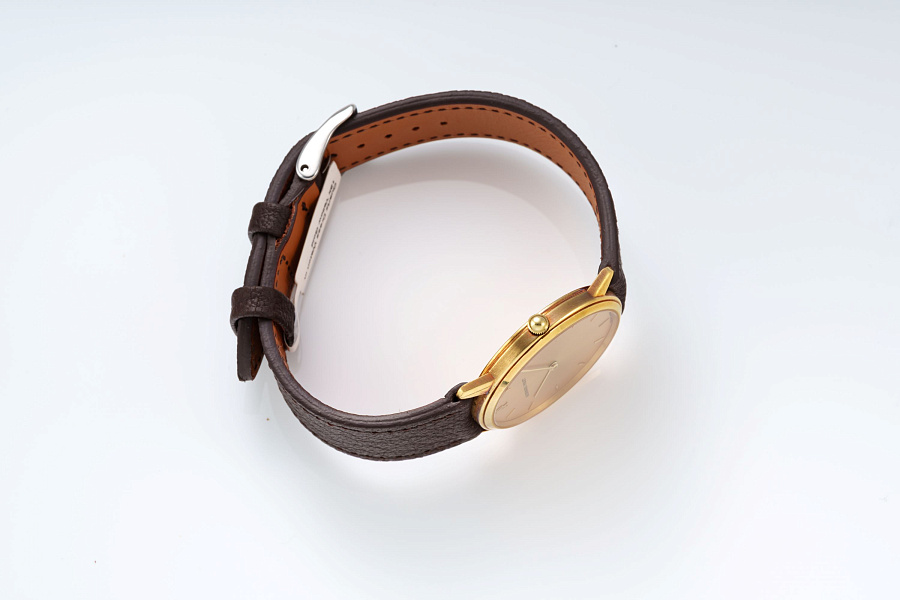 Quartz Dress Watch in 18k Yellow Gold