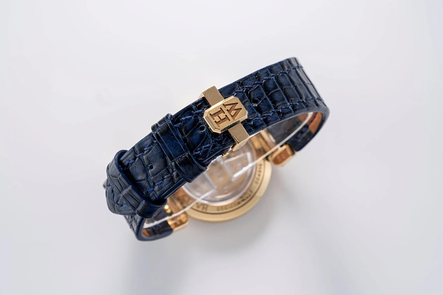 Retrograde Seconds and Day Ref. 200-MAB137R in 18k Yellow Gold with Diamonds