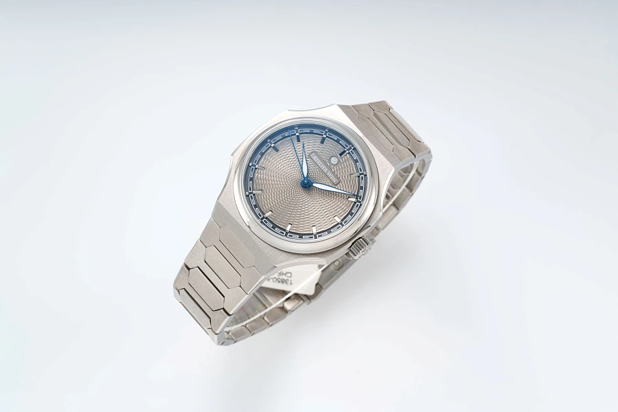 Perception V1 'Ying' in Stainless Steel