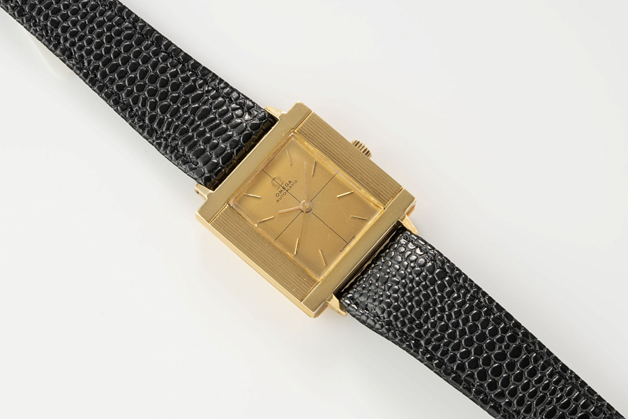 Automatic Square Ref. 14249 SC in 18k Yellow Gold