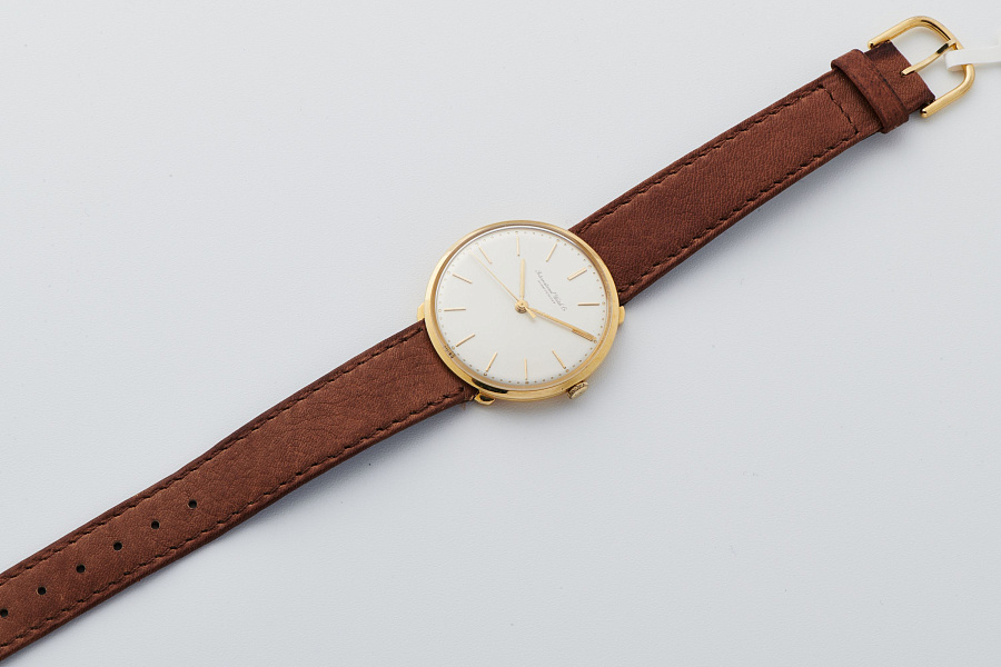 'Stubby Lugs' Dress Watch in 18k Yellow Gold