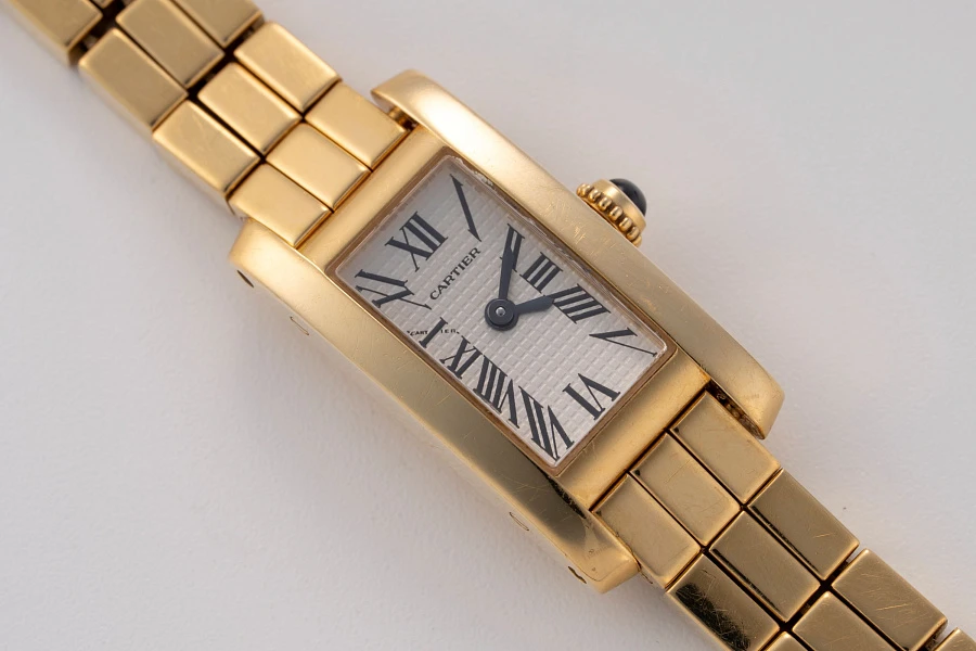 Tank Ref. 2562 in 18k Yellow Gold