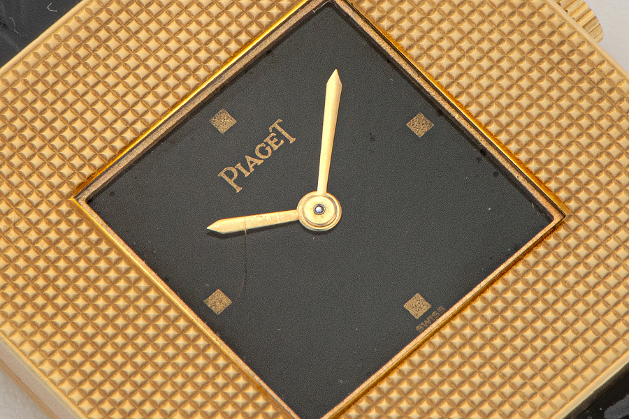 Square Clous de Paris Ref. 99014 in 18k Yellow Gold