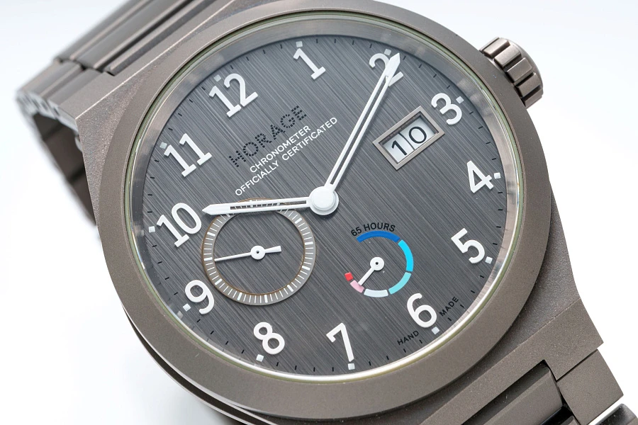 Autark 10 Years Edition in Titanium