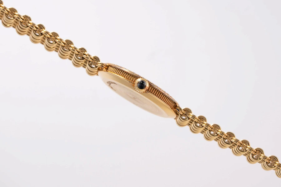 Ladies Watch on Mesh Bracelet in 18k Yellow Gold