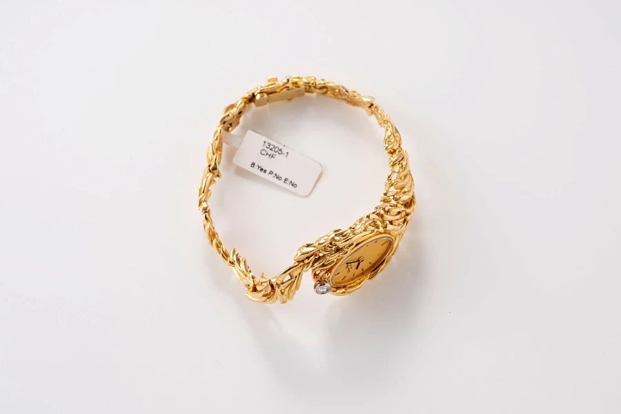Set of a Watch and Complementary Jewelry in 18k Yellow Gold