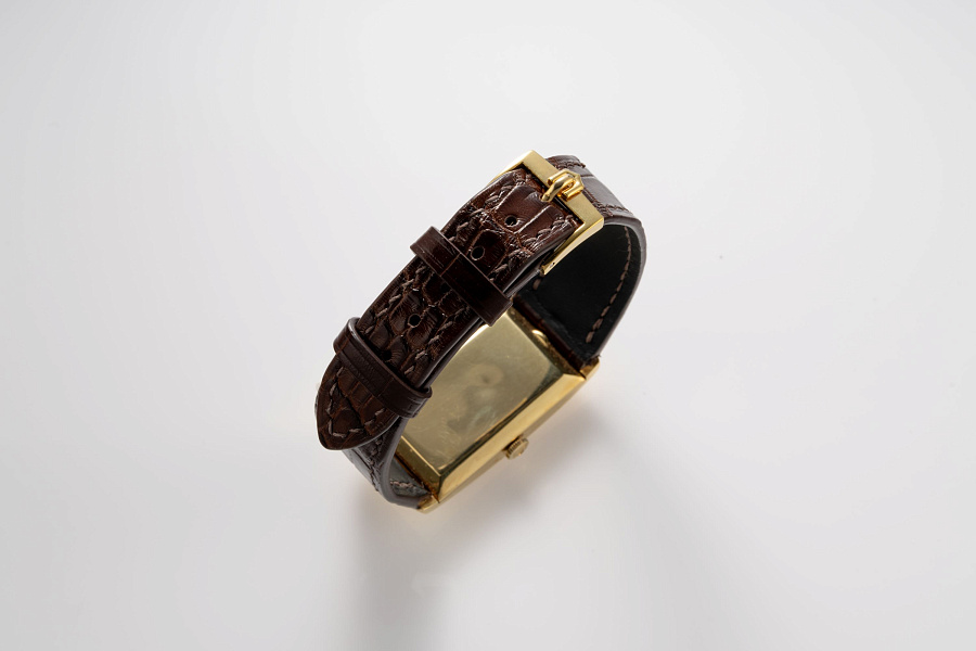 Automatic Curved Watch Ref. 124105 in 18k Yellow Gold