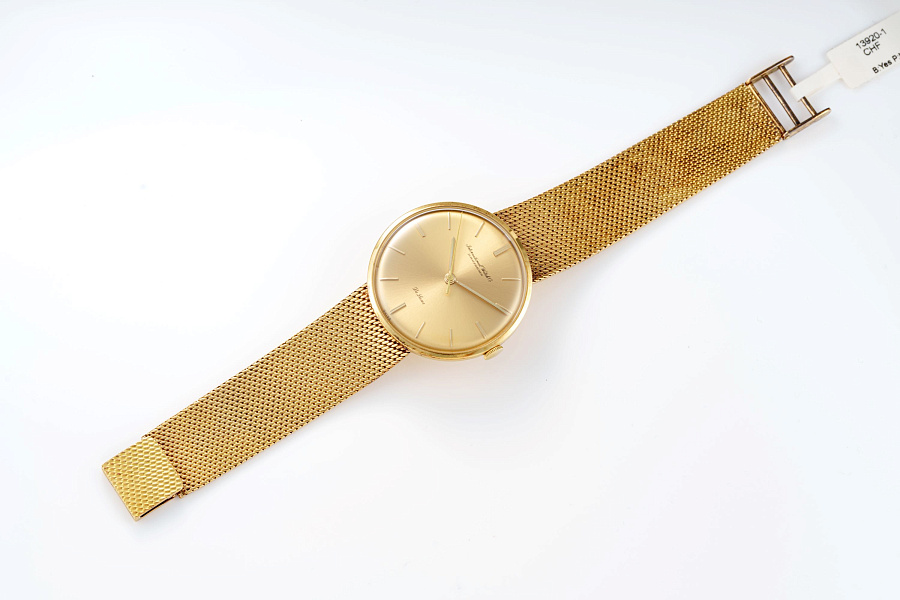 De Luxe Ref. 1210 in 18k Yellow Gold