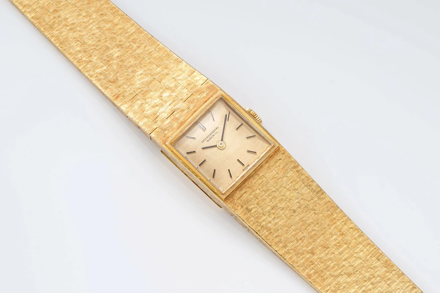 Ladies Watch in 18k Yellow Gold