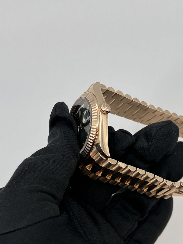 Day-Date 228235 Everose Olive Dial