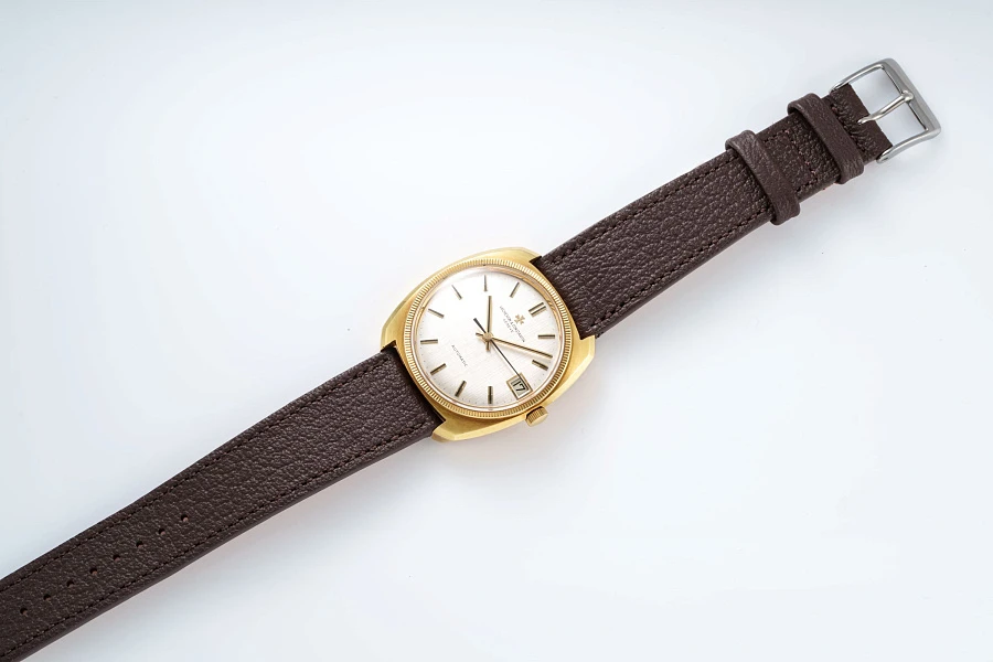 Cushion Case in 18k Yellow Gold