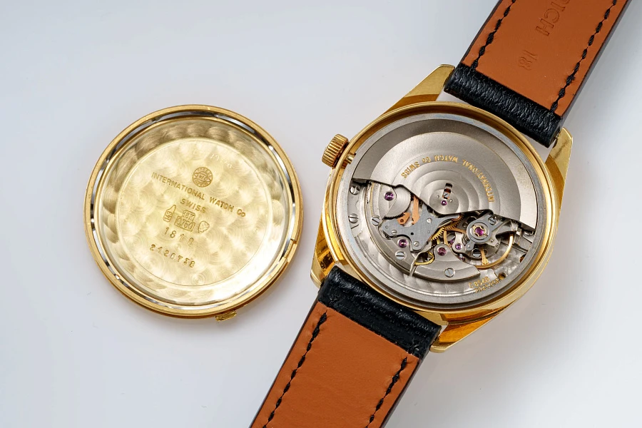 Angular Dress Watch Ref. 1810 in 18k Yellow Gold