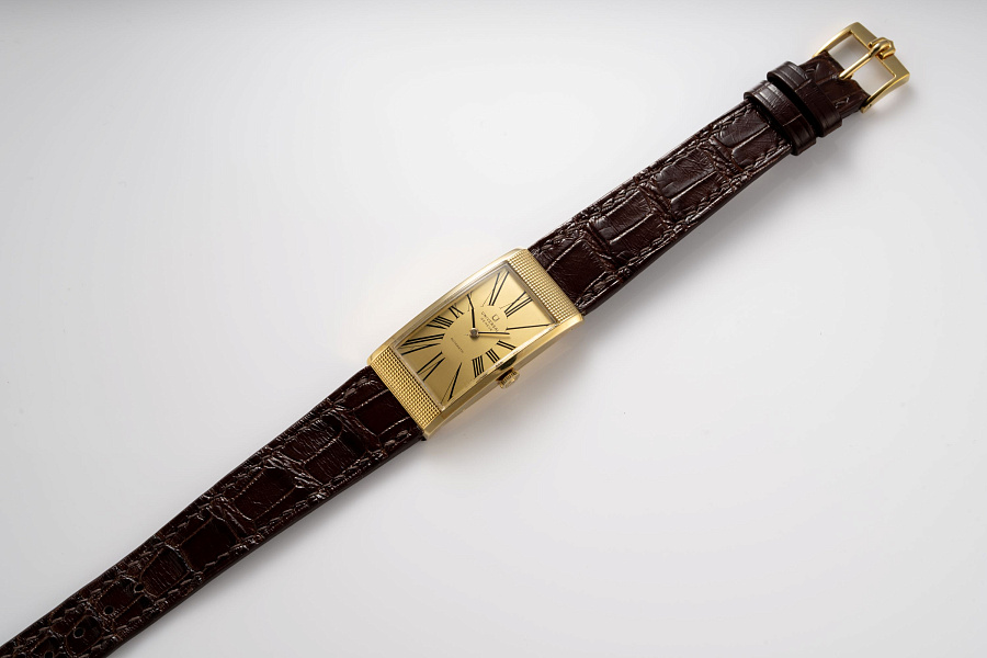 Automatic Curved Watch Ref. 124105 in 18k Yellow Gold