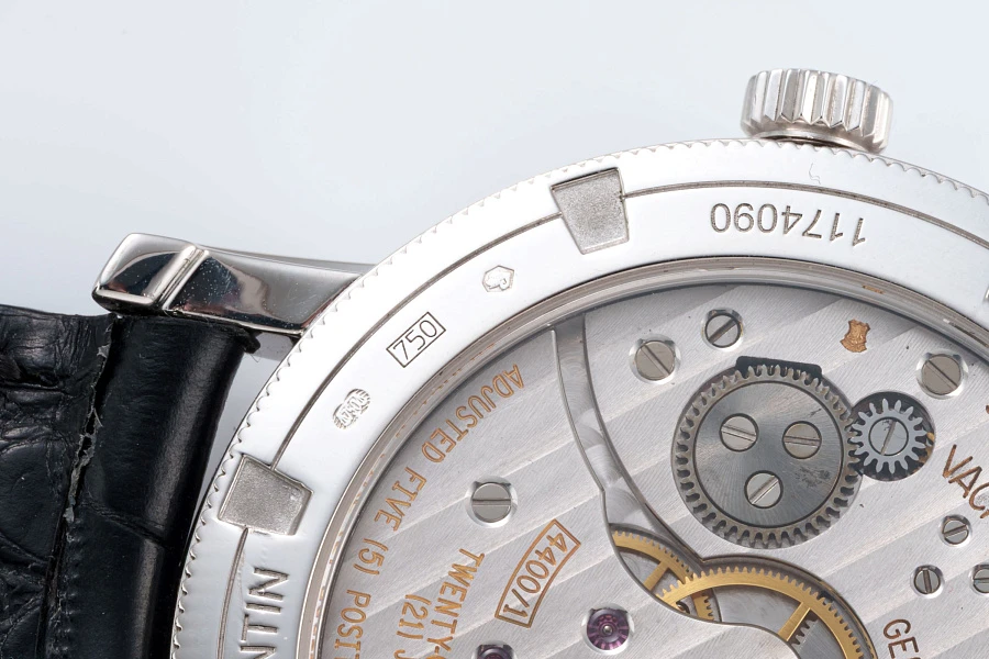 Traditionelle Ref. 82172 in 18k White Gold