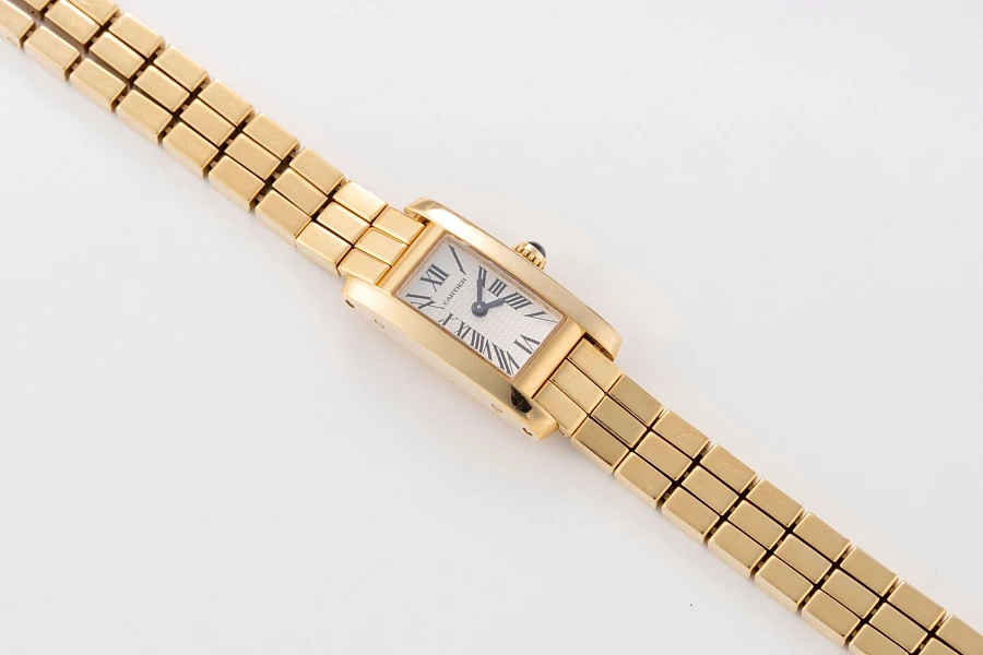 Tank Ref. 2562 in 18k Yellow Gold