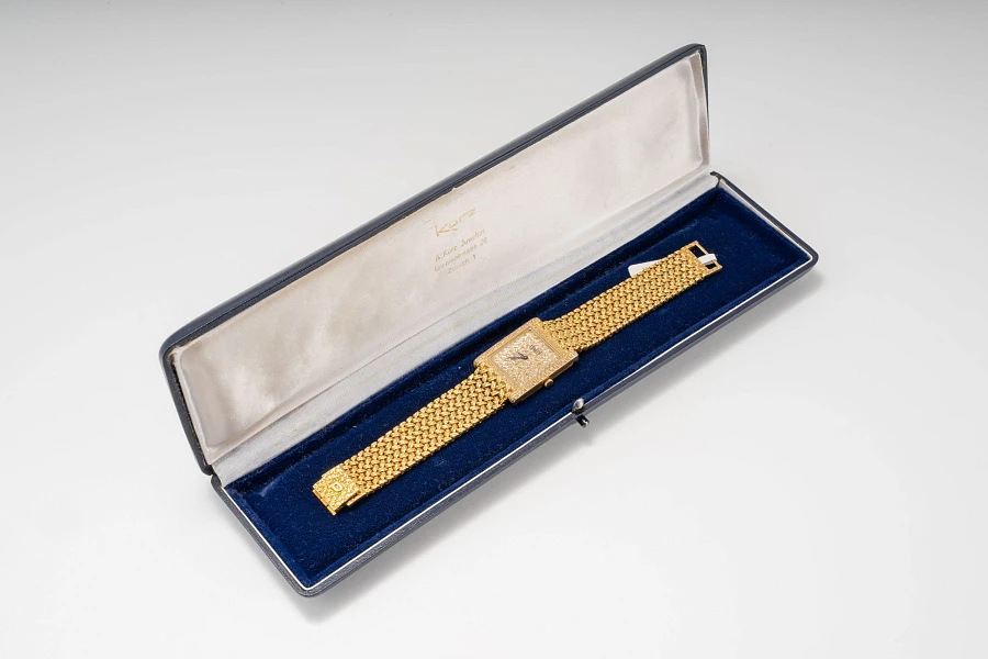 Tank Ref. 90805 D2 in 18k Yellow Gold