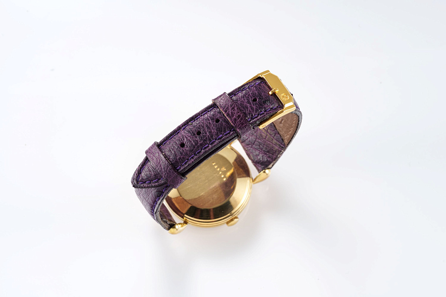 Teardrop Lugs Dress Watch with Power Reserve in 18k Yellow Gold