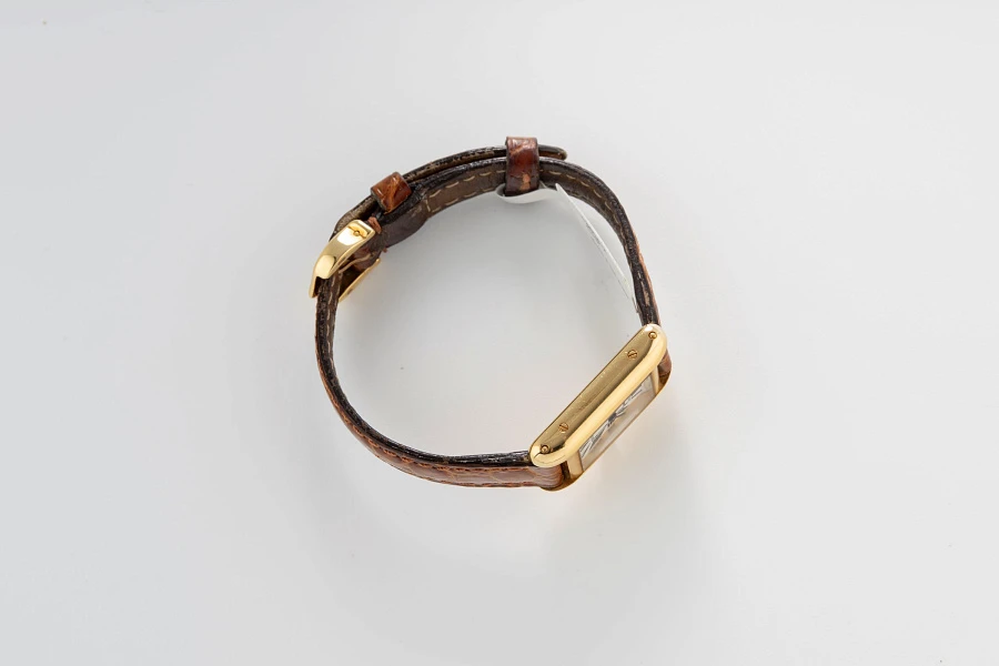 Tank Allongé Ref. 2443 in 18k Gelbgold