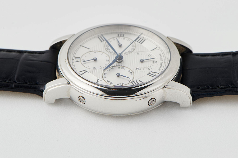 Calendar in Stainless Steel