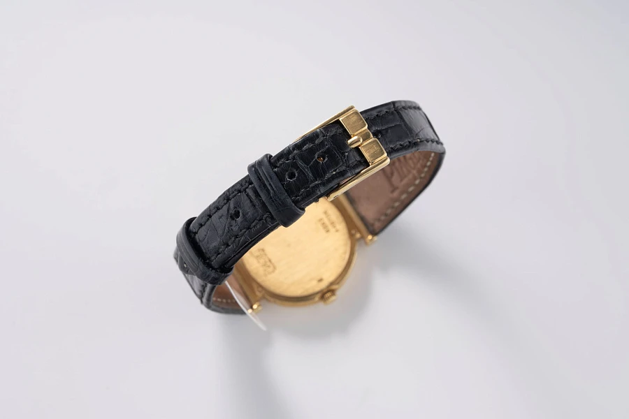 Onyx Ref. 8263 in 18k Yellow Gold