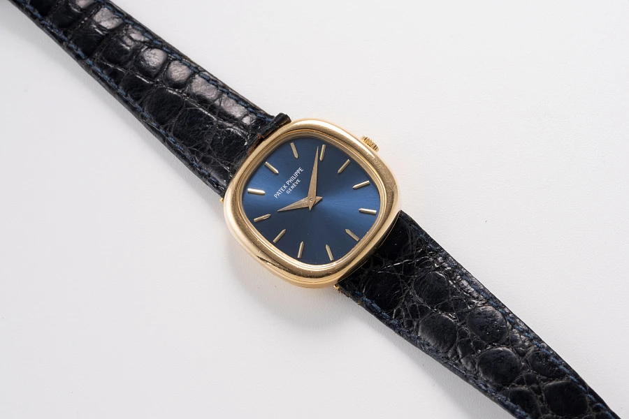 Ladies Ellipse Ref. 4223 in 18k Yellow Gold