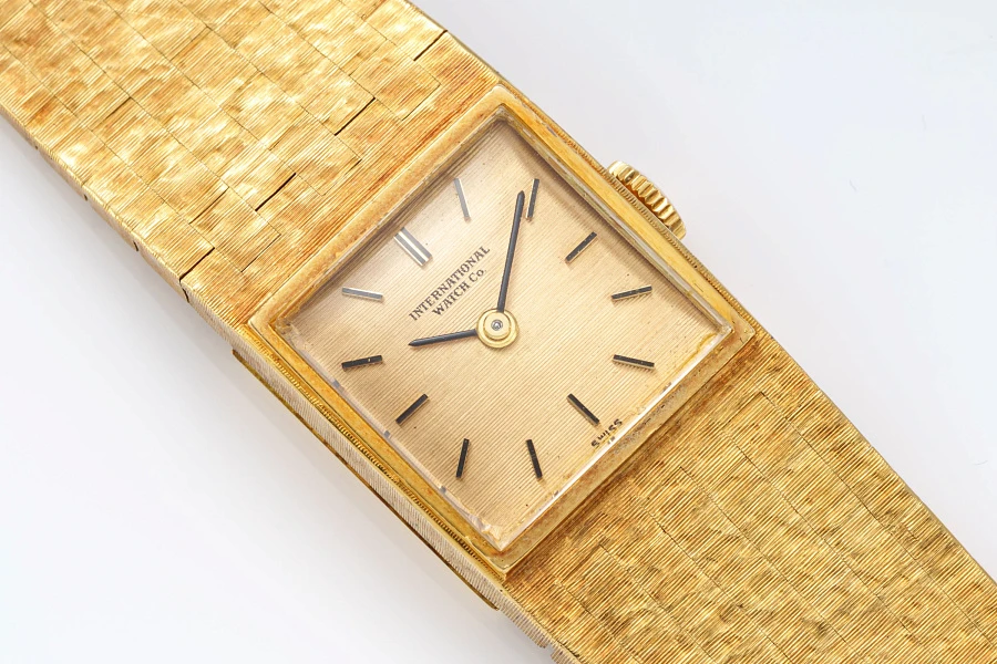 Ladies Watch in 18k Yellow Gold