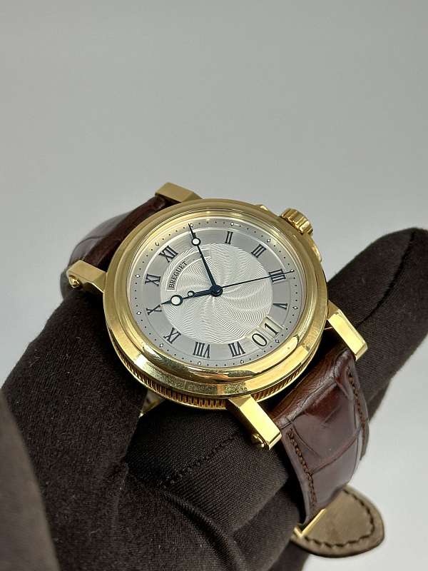 Marine Automatic Big Date Yellow Gold