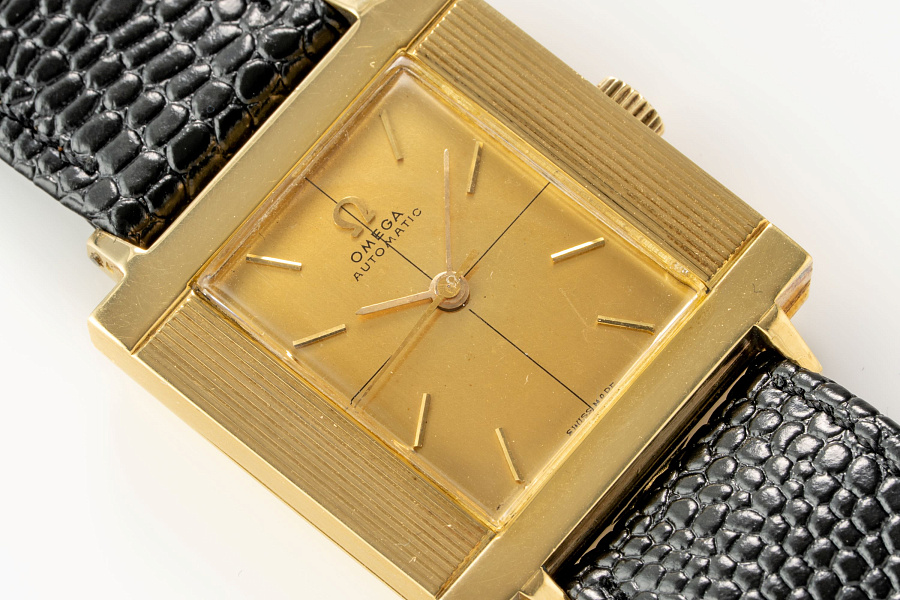 Automatic Square Ref. 14249 SC in 18k Yellow Gold