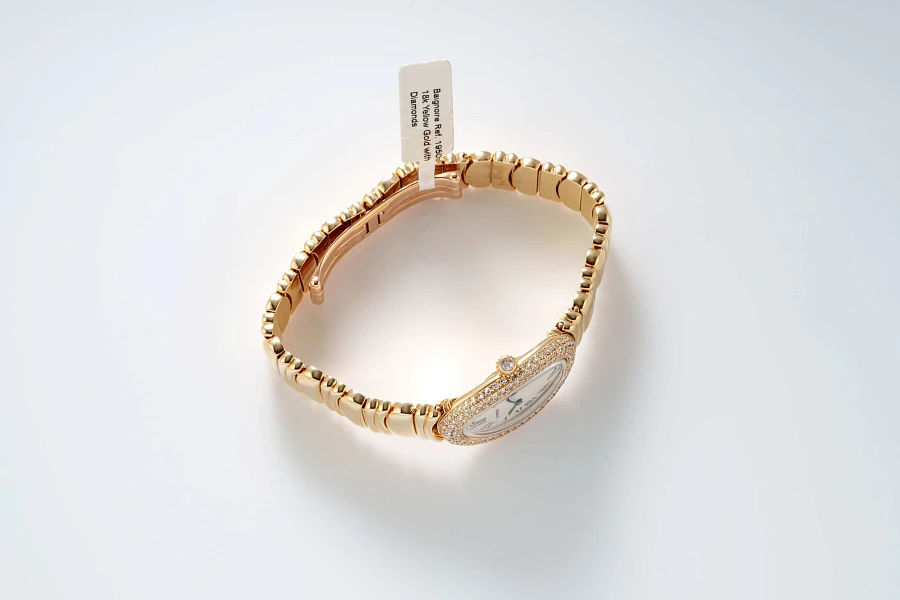 Baignoire Ref. 19501 in 18k Yellow Gold with Diamonds