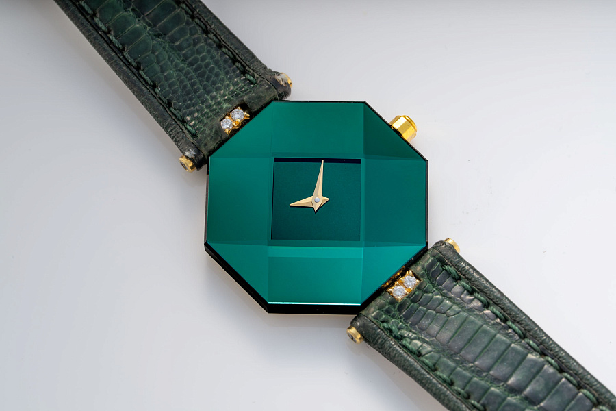 Green Sapphire in 18k Yellow Gold