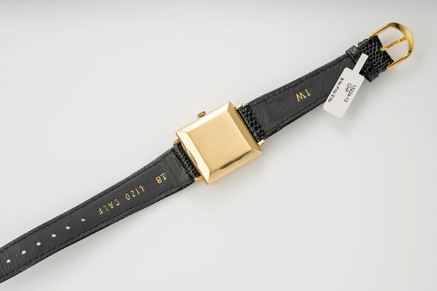 Automatic Square Ref. 14249 SC in 18k Yellow Gold
