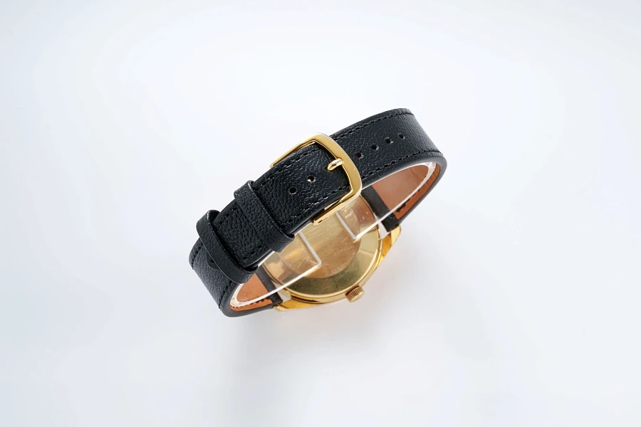 Angular Dress Watch Ref. 1810 in 18k Yellow Gold