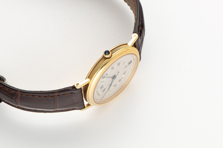 Classique 3320 in 18k Yellow Gold