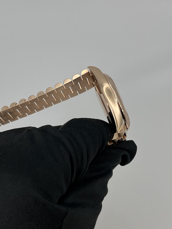 Day-Date 228235 Everose Olive Dial