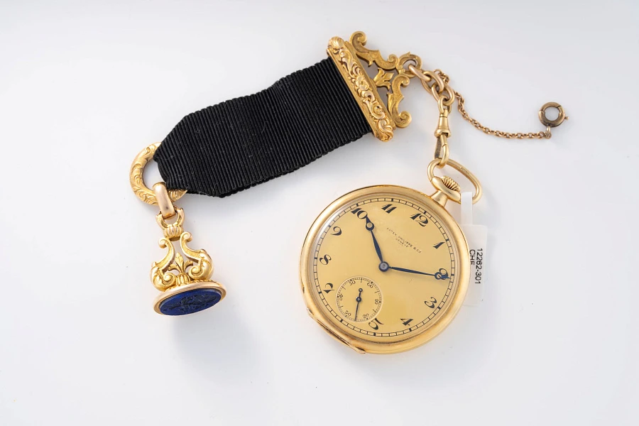 Pocket Watch in 18k Yellow Gold on Decorative Seal Pendant