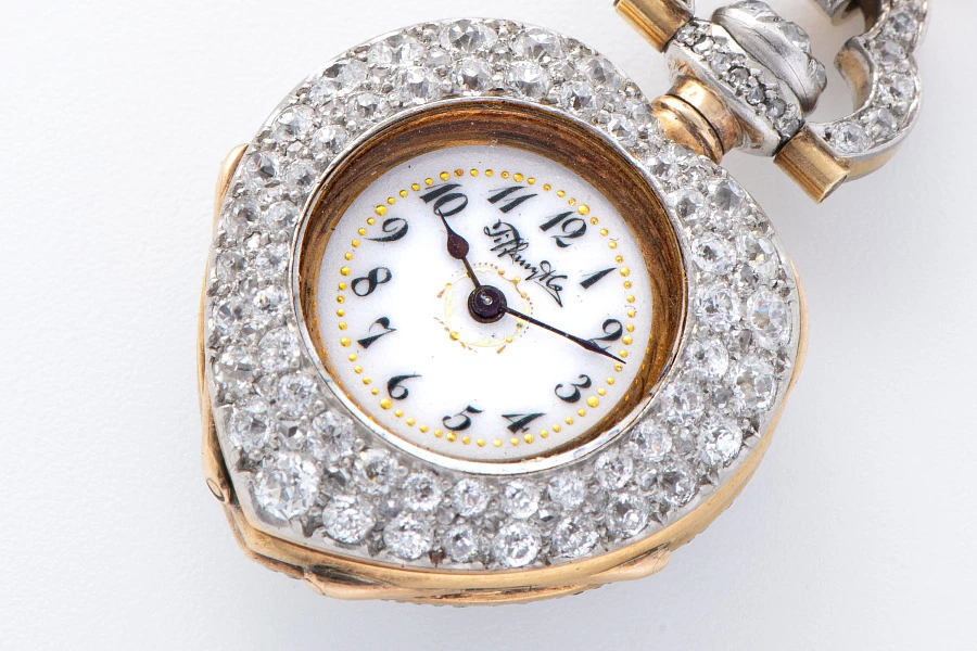 1920s Heart-Shaped Pendant Watch in 18k Yellow Gold with Diamonds