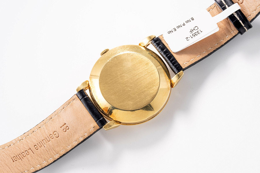 Bumper Automatic Dress Watch Ref. 2710 in 18k Yellow Gold