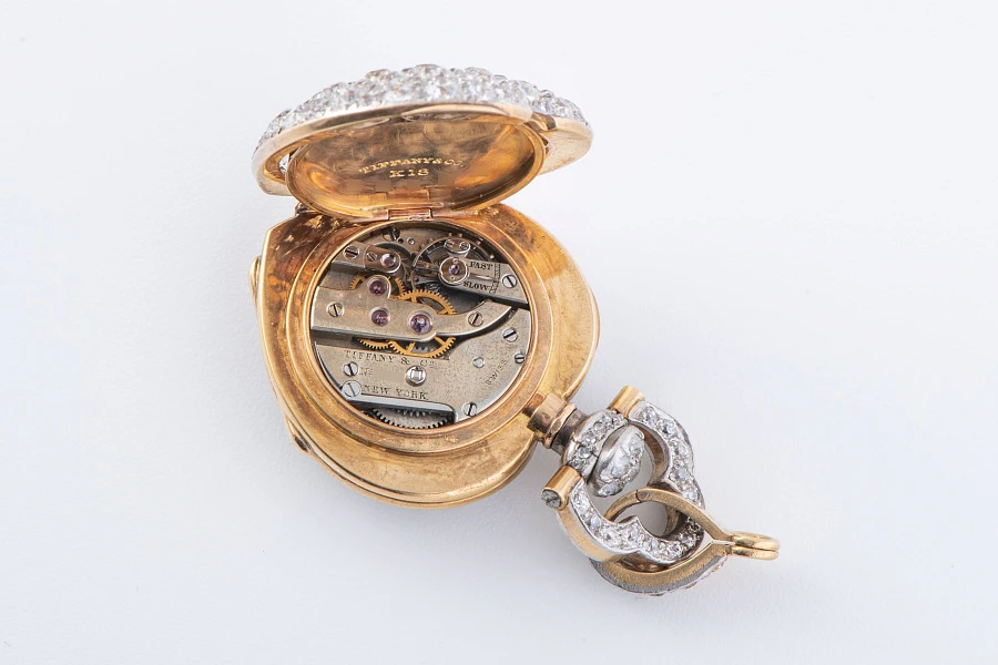 1920s Heart-Shaped Pendant Watch in 18k Yellow Gold with Diamonds