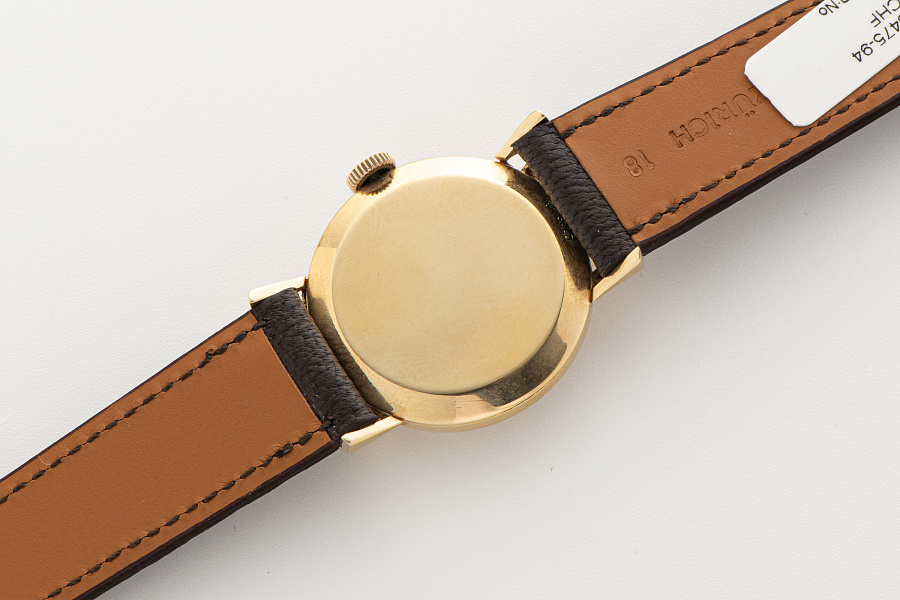 Shrouded Lugs Dress Watch in 18k Yellow Gold