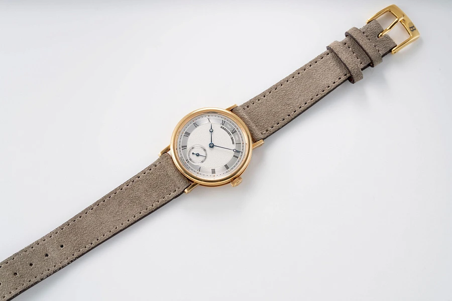 Classique Ref. 5907 in 18k Yellow Gold