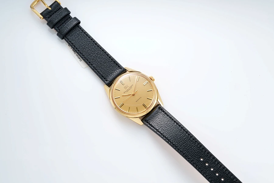 Angular Dress Watch Ref. 1810 in 18k Yellow Gold