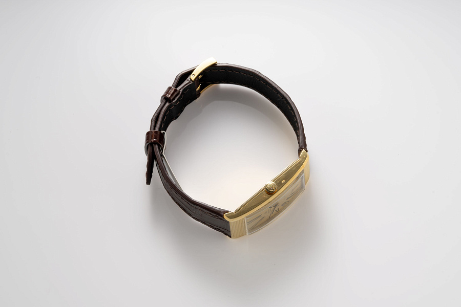 Automatic Curved Watch Ref. 124105 in 18k Yellow Gold
