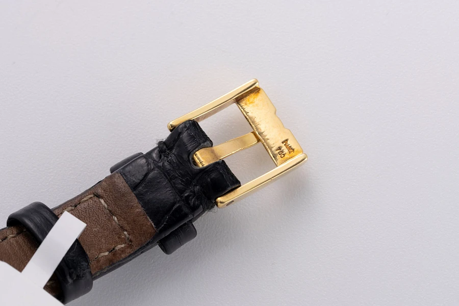 Onyx Ref. 8263 in 18k Yellow Gold