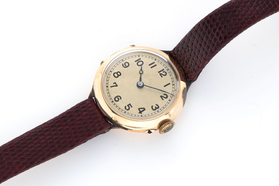 1920s  Wristwatch in 14k Yellow Gold